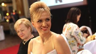 U vjenčanicama koje je dizajnirala Matija Vujica kozmetičku liniju su predstavile Renata Sopek. Natali Dizdar, Tatjana Jurić, Vanna i Lana Jurčević U vjenčanicama koje je dizajnirala Matija Vujica kozmetičku liniju su predstavile Renata Sopek. Natali Dizdar, Tatjana Jurić, Vanna i Lana Jurčević