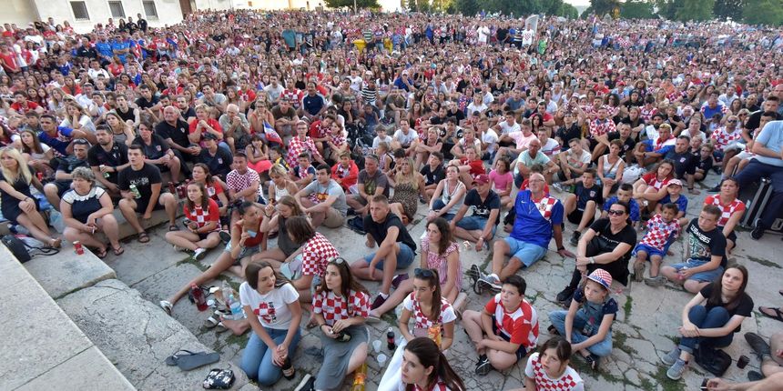 Zadrani na Forumu u velikom broju navijali za Vatrene u utakmici protiv Rusije