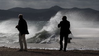 Zadar, 111112.
Jako jugo od ranih jutarnjih sati puse na zadarskom podrucju, temperatura zraka je ugodnih 20 stupnjeva. Detalj sa zadarske rive.
Foto: Jure Miskovic / CROPIX Zadar, 111112.
Jako jugo od ranih jutarnjih sati puse na zadarskom podrucju, temperatura zraka je ugodnih 20 stupnjeva. Detalj sa zadarske rive.
Foto: Jure Miskovic / CROPIX