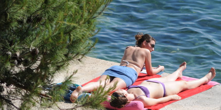 Zadar, 140610.
Suncanje i kupanje na zadarskim plazama.
Foto: Andrija Lucic / Cropix Zadar, 140610.
Suncanje i kupanje na zadarskim plazama.
Foto: Andrija Lucic / Cropix