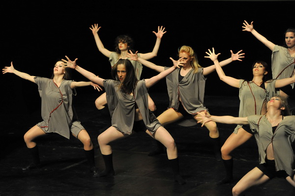 Zadar, 180513.
Veceras je u kazalistu lutaka odrzan Zadarski plesni festival In memoriam Nives Simatovic-Predovan na kojem se predstavilo 19 plesnih ansambla iz 12 gradova.
Na fotografiji: nastup na plesnom festivalu.
Foto: Luka Gerlanc / CROPIX Zadar, 180513.
Veceras je u kazalistu lutaka odrzan Zadarski plesni festival In memoriam Nives Simatovic-Predovan na kojem se predstavilo 19 plesnih ansambla iz 12 gradova.
Na fotografiji: nastup na plesnom festivalu.
Foto: Luka Gerlanc / CROPIX