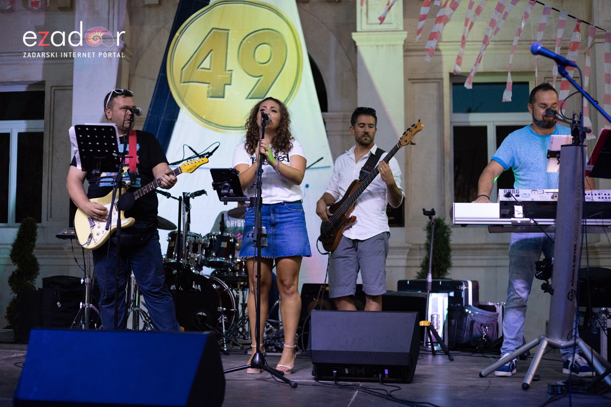 Svečani doček svjetskih prvaka Mihovila i Šime Fantele na Narodnom trgu Svečani doček svjetskih prvaka Mihovila i Šime Fantele na Narodnom trgu