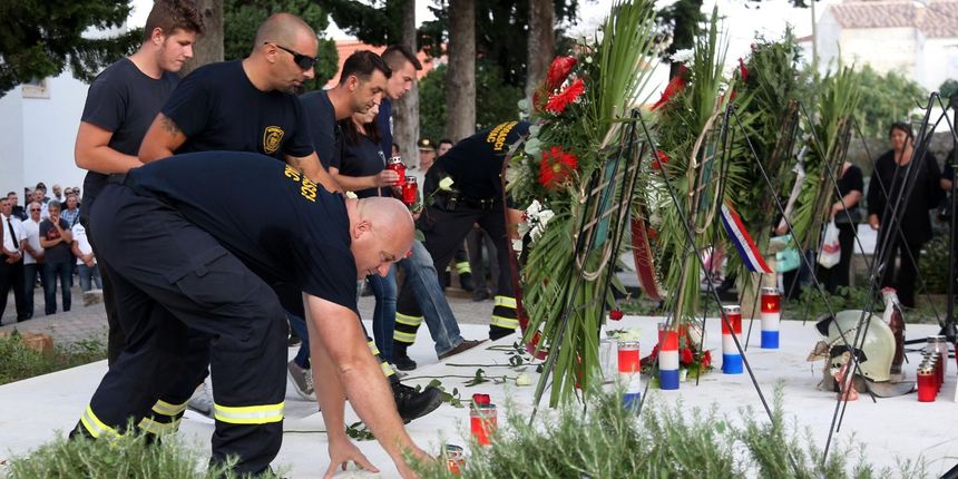 Mimohod sjećanja i polaganje vijenaca povodom 11. obljetnice kornatske tragedije Mimohod sjećanja i polaganje vijenaca povodom 11. obljetnice kornatske tragedije