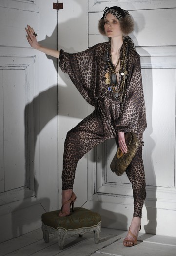 Lanvin predjesenska kolekcija za žene 2010. (Coutorture.com) Lanvin predjesenska kolekcija za žene 2010. (Coutorture.com)