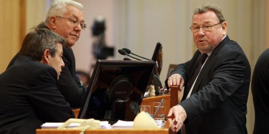 Svađa u saboru, Vladimir Šeks i Luka Bebić, foto: nacional.hr Svađa u saboru, Vladimir Šeks i Luka Bebić, foto: nacional.hr