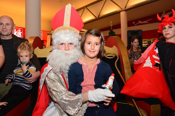 Supernova Zadar: Sveti Nikola i kamion Djeda mraza, Foto: Iva Perinčić Supernova Zadar: Sveti Nikola i kamion Djeda mraza, Foto: Iva Perinčić