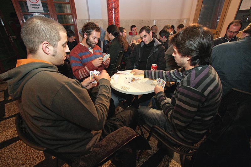 Božićni turnir u briškuli, trešeti i kifamenu