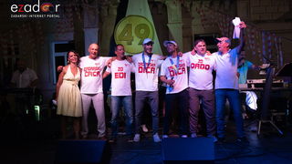 Svečani doček svjetskih prvaka Mihovila i Šime Fantele na Narodnom trgu Svečani doček svjetskih prvaka Mihovila i Šime Fantele na Narodnom trgu