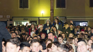 Doček 2017: Najluđa noć na zadarskom Poluotoku privukla više tisuća Zadrana i gostiju Doček 2017: Najluđa noć na zadarskom Poluotoku privukla više tisuća Zadrana i gostiju