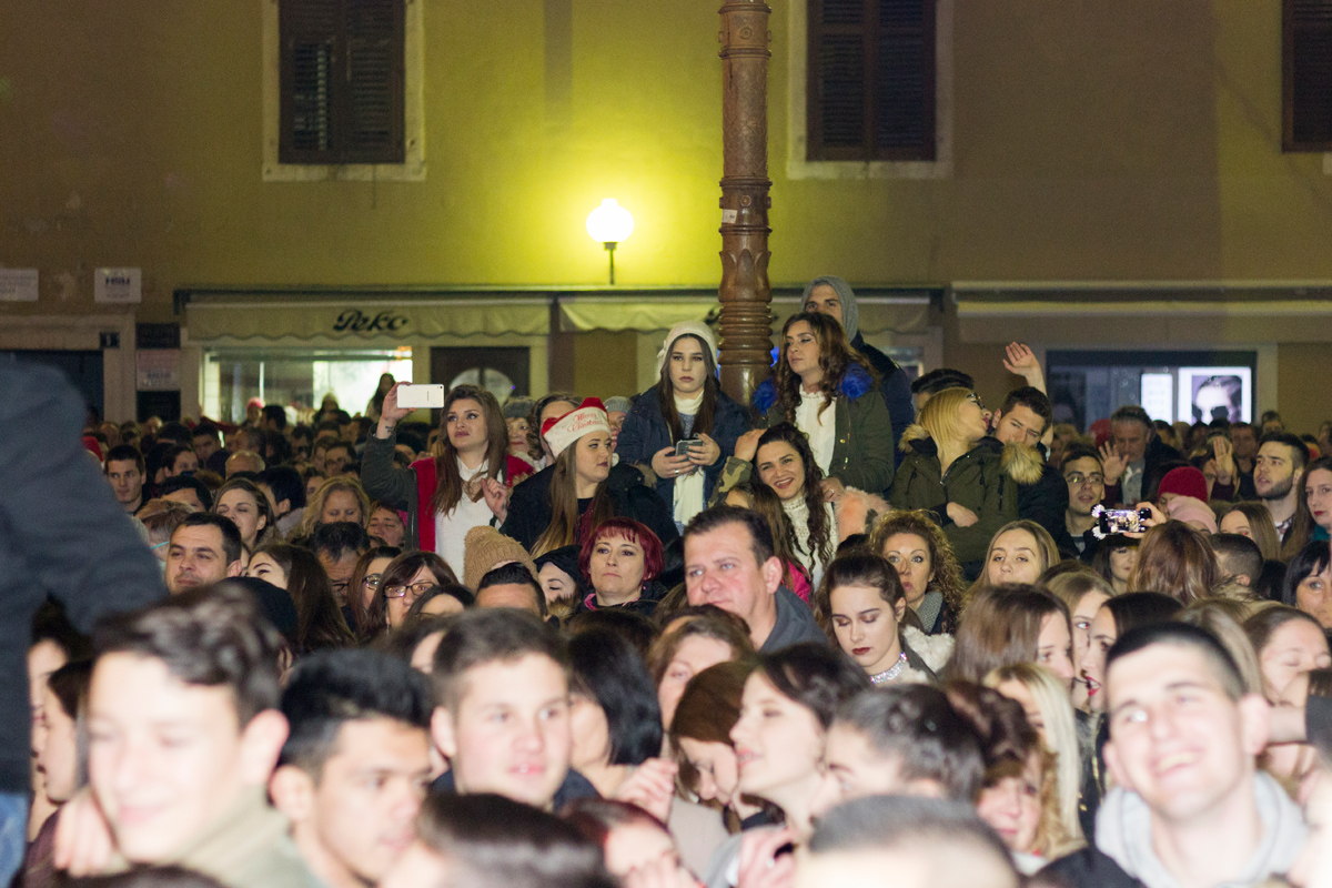 Doček 2017: Najluđa noć na zadarskom Poluotoku privukla više tisuća Zadrana i gostiju Doček 2017: Najluđa noć na zadarskom Poluotoku privukla više tisuća Zadrana i gostiju