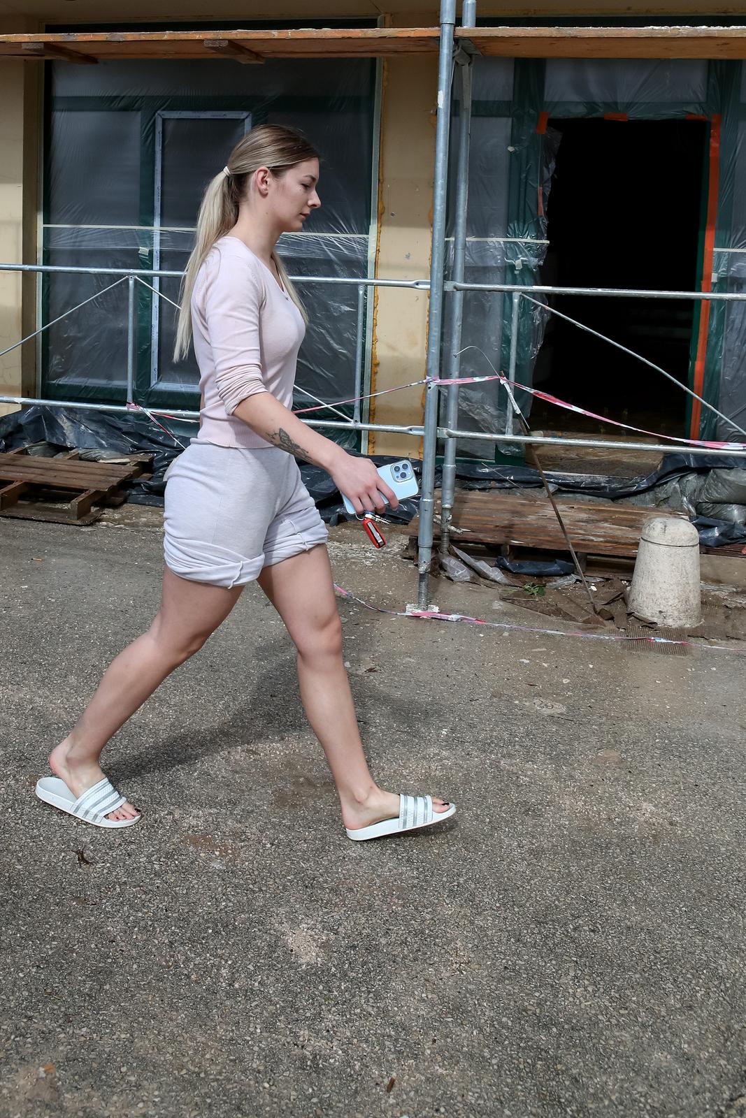 Obrovac: Poplava se polako povlači, stanovnici spašavaju stvari iz domova