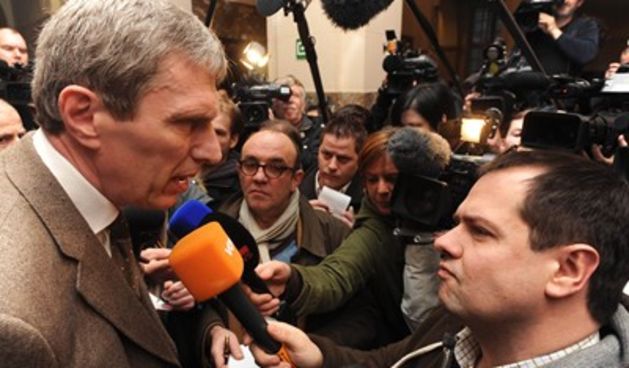 Odvjetnik belgijskog monstruma s novinarima (Foto: Tportal)