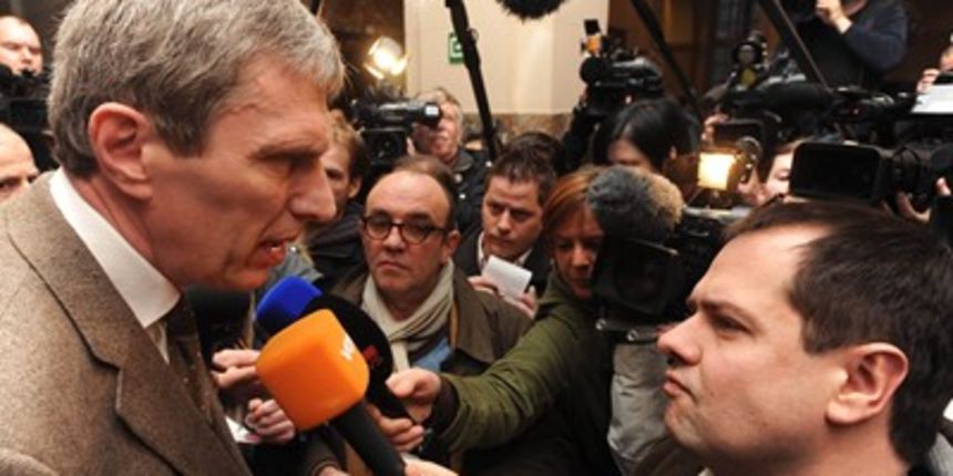 Odvjetnik belgijskog monstruma s novinarima (Foto: Tportal)