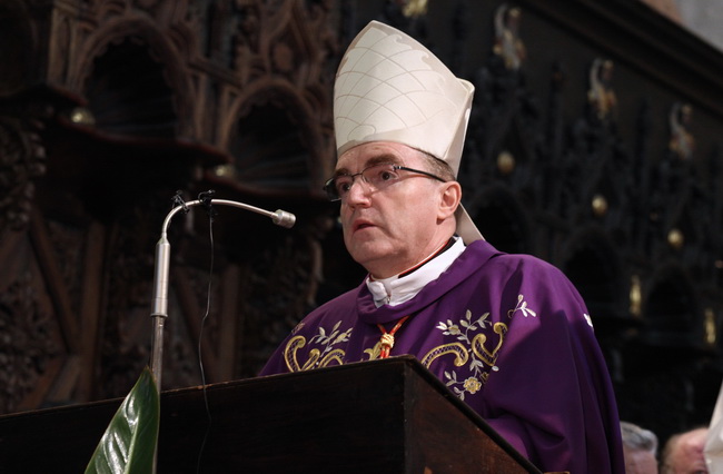 Zadar, 300110.
Pogreb zadarskog nadbiskupa Ivana Prendje u crkvi Svete Stosije.
Zadarski nadbiskup Ivan Prendja preminuo je iznenada  25. sijecnja 2010. godine u Zagrebu u 71. godini zivota, nakon 46 godina svecenistva i 20 godina biskupstva.
Na fotografi