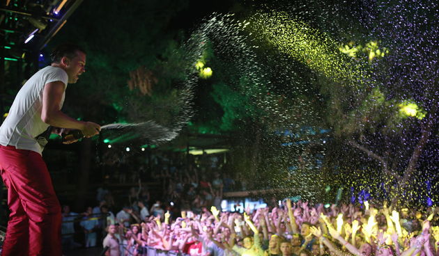 Pravi zabavljač DJ Antoine oduševio prepun klub Kalypso na Zrću, Fotograf: Bruno Zlomislić