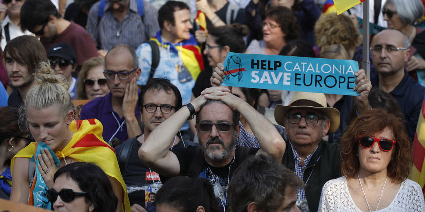 Pogledajte što se događa na ulicama nakon što je Katalonija proglasila neovisnost Pogledajte što se događa na ulicama nakon što je Katalonija proglasila neovisnost