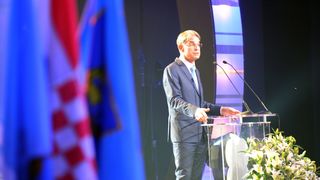 Zrakoplovnoj bazi Zemunik uručeno priznanje “Čovjek-ključ uspjeha u turizmu” Zrakoplovnoj bazi Zemunik uručeno priznanje “Čovjek-ključ uspjeha u turizmu”