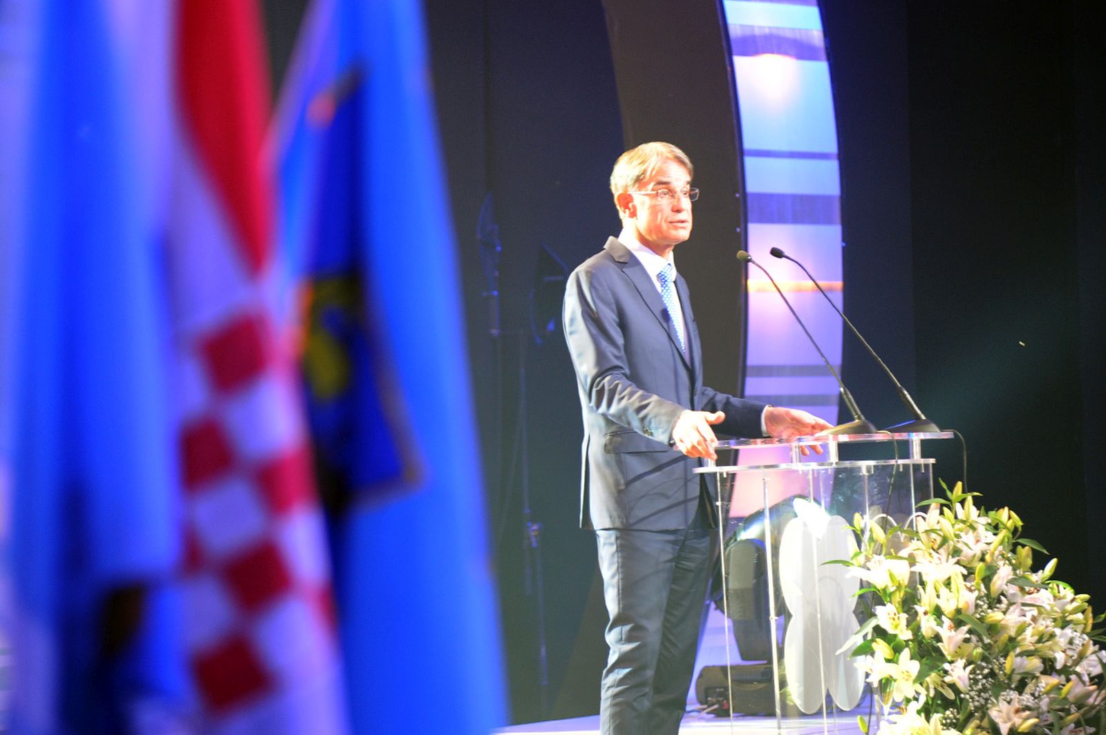 Zrakoplovnoj bazi Zemunik uručeno priznanje “Čovjek-ključ uspjeha u turizmu” Zrakoplovnoj bazi Zemunik uručeno priznanje “Čovjek-ključ uspjeha u turizmu”