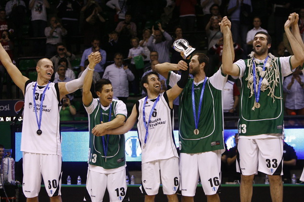 Treviso, 170411.
Kosarkaska dvorana Palaverde
Utakmica Final four Eurocup-a u kosarci za prvo mjesto izmedju KK Cajasol Sevilla i KK Unics Kazan
Na fotografiji: Marko Popovic.
Foto: Vladimir Dugandzic / CROPIX Treviso, 170411.
Kosarkaska dvorana Palaverde
Utakmica Final four Eurocup-a u kosarci za prvo mjesto izmedju KK Cajasol Sevilla i KK Unics Kazan
Na fotografiji: Marko Popovic.
Foto: Vladimir Dugandzic / CROPIX