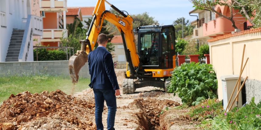 Vir: Radovi na postavljanju javne rasvjete i asfaltiranju prometnica
