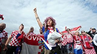 Euro 2016: Hrvatski navijači napravili fenomenalnu atmosferu u Parizu. Photo: Sanjin Strukić/PIXSELL Euro 2016: Hrvatski navijači napravili fenomenalnu atmosferu u Parizu. Photo: Sanjin Strukić/PIXSELL