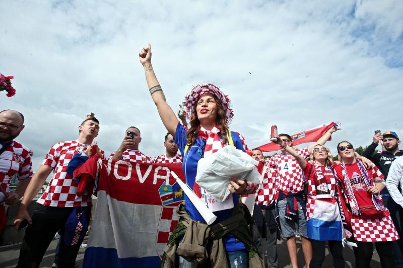 Euro 2016: Hrvatski navijači napravili fenomenalnu atmosferu u Parizu. Photo: Sanjin Strukić/PIXSELL Euro 2016: Hrvatski navijači napravili fenomenalnu atmosferu u Parizu. Photo: Sanjin Strukić/PIXSELL