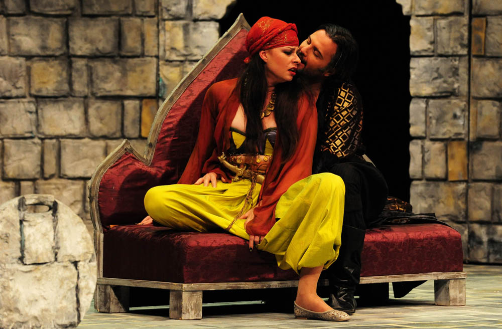 Zadar, 23.02.2012. snimio: Nenad Marčev
Gradsko kazalište Marina Držića Dubrovnik
Milan Ogrizović
HASANAGINICA
redatelj: Ivan Leo Lemo
Igraju: Jasna Jukić, Vladimir Posavec, Slavko Juraga, Milka Podrug Kokotović, Izmira Brautović, Lana Helena Hul Zadar, 23.02.2012. snimio: Nenad Marčev
Gradsko kazalište Marina Držića Dubrovnik
Milan Ogrizović
HASANAGINICA
redatelj: Ivan Leo Lemo
Igraju: Jasna Jukić, Vladimir Posavec, Slavko Juraga, Milka Podrug Kokotović, Izmira Brautović, Lana Helena Hul