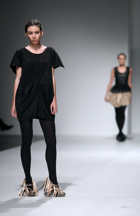 Zagreb, 200511.
Hypo zgrada.
Dreft fashion week Zagreb.
Dizajner Louis de Gama.
Foto: Biljana Gaurina / CROPIX