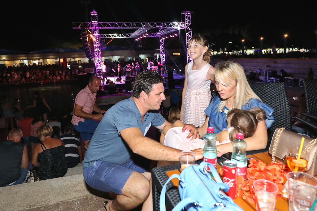 Fenomenalni Petar Grašo raspjevao i rasplesao Biograd Fenomenalni Petar Grašo raspjevao i rasplesao Biograd