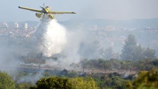 Kanaderi i air tractori gasili požar u blizini dikljanskih kuća i vikendica Kanaderi i air tractori gasili požar u blizini dikljanskih kuća i vikendica