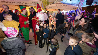 Sveti Nikola i bend Zaratino razveselili i zabavili posjetitelje Sveti Nikola i bend Zaratino razveselili i zabavili posjetitelje