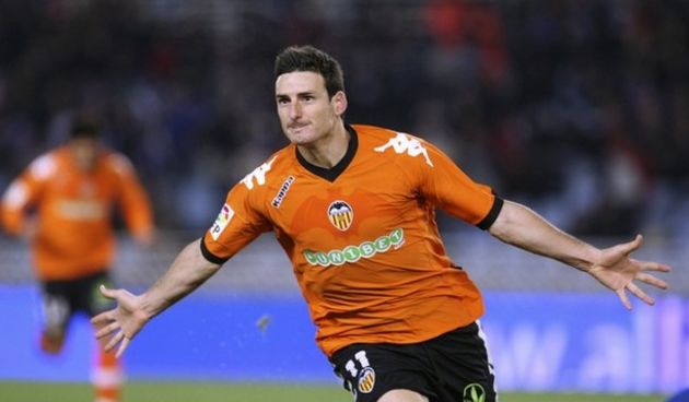 Valencia Aritz Aduriz celebrates his goal against Real Sociedad // Reuters
