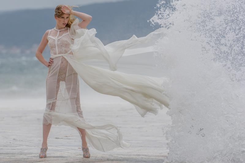 Tijekom snimanja reklamne kampanje valovi doslovno “okupali” manekenku na zadarskoj rivi