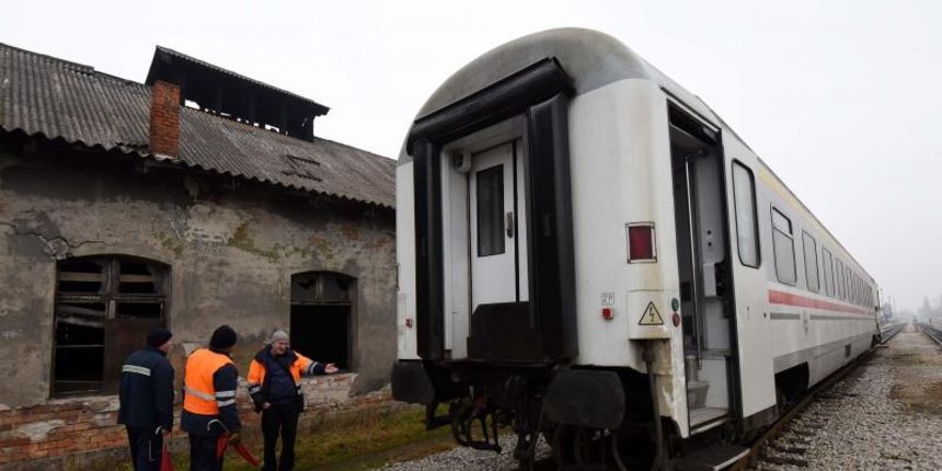 Zbog vlaka koji je nocas izletio s tracnica na zeljeznickom kolodvoru promet kasni 15-ak minuta, no guzvi nema. Photo: Vjeran Zganec Rogulja/PIXSELL