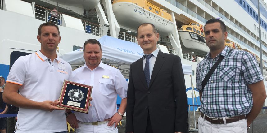 Jubilarni 100.000 ti putnik na kružnim putovanjima u 2016. godini u Zadru Jubilarni 100.000 ti putnik na kružnim putovanjima u 2016. godini u Zadru