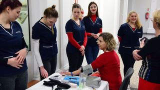 U Zadru obilježen Dan crvenih haljina