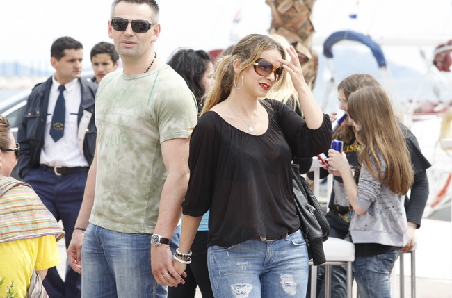 Biograd , 140510.
Danas je u Biogradu odrzana druga Porinova regata na kojoj je za ekipe brojnih diskografskih i medijskih kuca jedrilicarske sposobnosti pokazalo i vise javnih osoba. Na slici Divasica Marija Husar.
Foto: Jure Miskovic / CROPIX Biograd , 140510.
Danas je u Biogradu odrzana druga Porinova regata na kojoj je za ekipe brojnih diskografskih i medijskih kuca jedrilicarske sposobnosti pokazalo i vise javnih osoba. Na slici Divasica Marija Husar.
Foto: Jure Miskovic / CROPIX