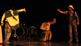 Zadar, 21.01.2013. snimio: Nenad Marčev
TEATAR EXIT, Zagreb
Saša Anočić
KAUBOJI
redatelj: Saša Anočić
igraju: Živko Anočić, Matija Antolić,
Hrvoje Barišić, Krunoslav Klabučar,
Rakan Rushaidat, Radovan Ruždjak i Ivana Rushaidat
izvan pre Zadar, 21.01.2013. snimio: Nenad Marčev
TEATAR EXIT, Zagreb
Saša Anočić
KAUBOJI
redatelj: Saša Anočić
igraju: Živko Anočić, Matija Antolić,
Hrvoje Barišić, Krunoslav Klabučar,
Rakan Rushaidat, Radovan Ruždjak i Ivana Rushaidat
izvan pre