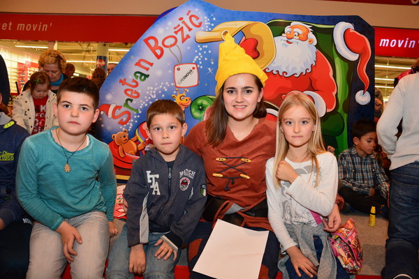 Supernova Zadar: Sveti Nikola i kamion Djeda mraza, Foto: Iva Perinčić Supernova Zadar: Sveti Nikola i kamion Djeda mraza, Foto: Iva Perinčić