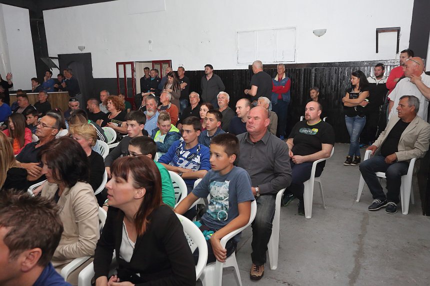 Bibinje: Predstavljena knjiga “Bitka za Vukovar” Damira Plavšića. Foto: Leo Banić Bibinje: Predstavljena knjiga “Bitka za Vukovar” Damira Plavšića. Foto: Leo Banić