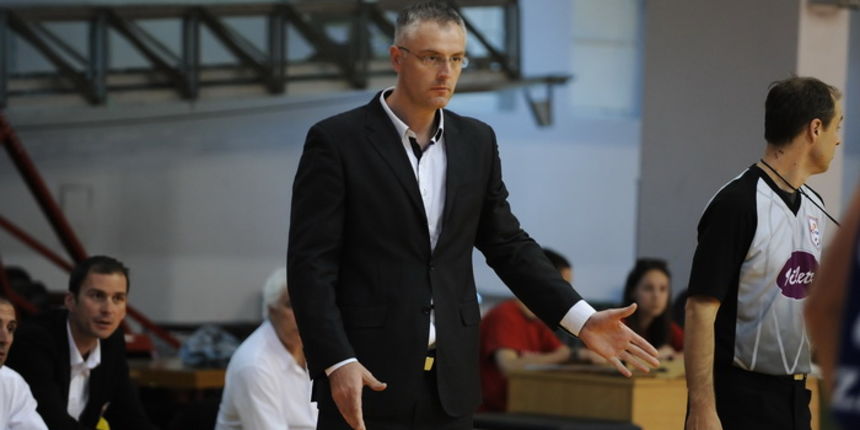 Sibenik, 140513.
Dvorana Baldekin
Utakmica 14 kola A1 lige za prvaka izmedju KK Jolly JBS i KK Zadar.
Na fotografiji: Ivan Velic trener jolly.
Foto: Niksa Stipanicev / CROPIX Sibenik, 140513.
Dvorana Baldekin
Utakmica 14 kola A1 lige za prvaka izmedju KK Jolly JBS i KK Zadar.
Na fotografiji: Ivan Velic trener jolly.
Foto: Niksa Stipanicev / CROPIX