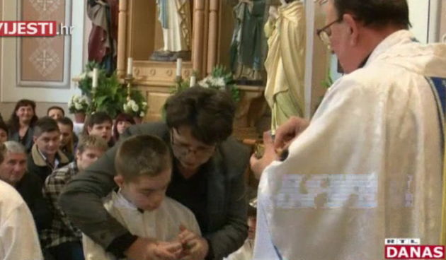 Maleni Adam primio prvu pričest