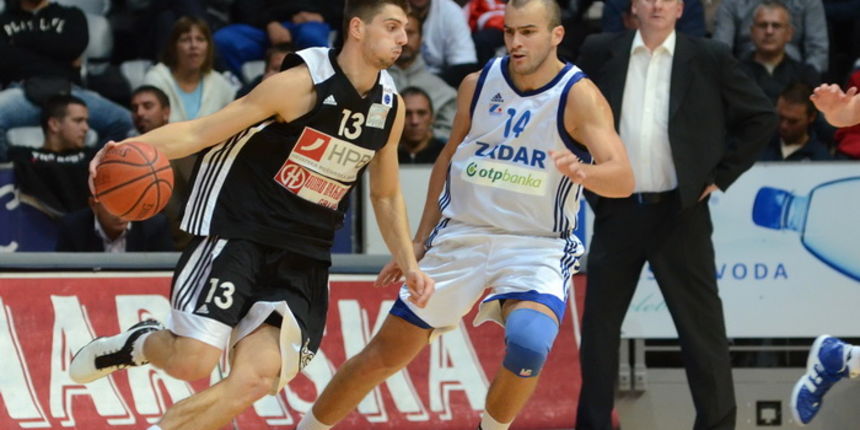 Zadar, 151011.Utakmica 2. kola kosarkaske A1 lige izmedju KK Zadar i KK Svjetlost Brod iz Slavonskog Broda. Utakmica je zavrsila pobjedom Zadra 80-59. Na fotografiji: Matej Karlovic, Ive Ivanov, iza Ales Pipan trener Zadra.Foto: Luka Gerlanc / CROPIX Zadar, 151011.Utakmica 2. kola kosarkaske A1 lige izmedju KK Zadar i KK Svjetlost Brod iz Slavonskog Broda. Utakmica je zavrsila pobjedom Zadra 80-59. Na fotografiji: Matej Karlovic, Ive Ivanov, iza Ales Pipan trener Zadra.Foto: Luka Gerlanc / CROPIX