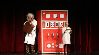 “Karnevalski vremeplov” plesne udruge “Gesta” (foto:Saša Čuka) “Karnevalski vremeplov” plesne udruge “Gesta” (foto:Saša Čuka)