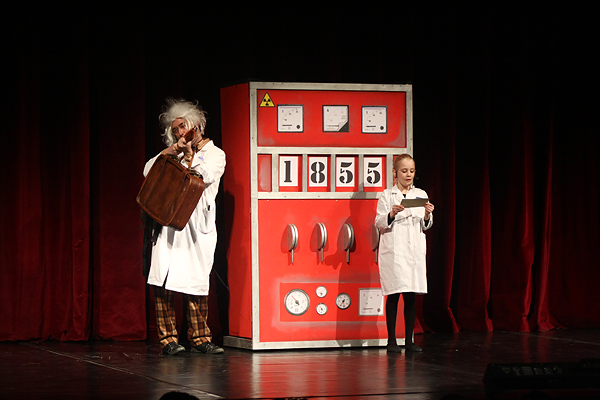 “Karnevalski vremeplov” plesne udruge “Gesta” (foto:Saša Čuka) “Karnevalski vremeplov” plesne udruge “Gesta” (foto:Saša Čuka)