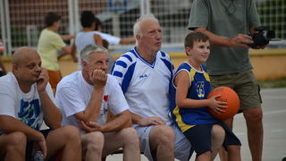 U povodu blagdana Kraljice Mira u Stanovima odigrana utakimica između veterana KK Zadar i Stanova, Foto: Iva Perinčić U povodu blagdana Kraljice Mira u Stanovima odigrana utakimica između veterana KK Zadar i Stanova, Foto: Iva Perinčić