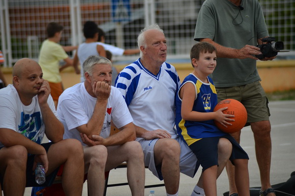 U povodu blagdana Kraljice Mira u Stanovima odigrana utakimica između veterana KK Zadar i Stanova, Foto: Iva Perinčić U povodu blagdana Kraljice Mira u Stanovima odigrana utakimica između veterana KK Zadar i Stanova, Foto: Iva Perinčić