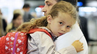 Zagreb, 250912.
Zracna luka Zagreb.
Jutros je iz zagrebacke zracne luke s roditeljima otputovala djevojcica Stephanie Milda (5), koja boluje od teske malformacije mozga.
Za operaciju u Chicagu humanitarnim akcijama i dobrovoljnim prilozima prikupljeno je