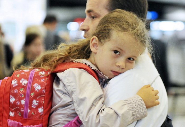 Zagreb, 250912.
Zracna luka Zagreb.
Jutros je iz zagrebacke zracne luke s roditeljima otputovala djevojcica Stephanie Milda (5), koja boluje od teske malformacije mozga.
Za operaciju u Chicagu humanitarnim akcijama i dobrovoljnim prilozima prikupljeno je