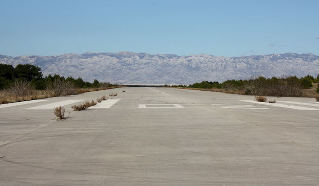 Devastirana bivša vojna baza Šepurine, Foto: Iva Idassa
